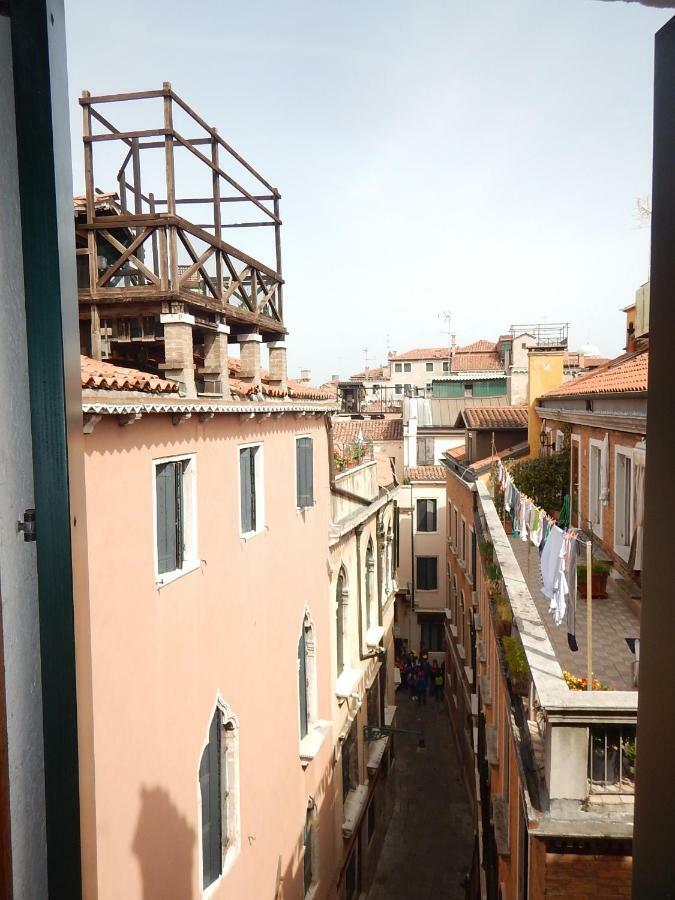 Romantic Escapade in Venice Apartment Exterior foto